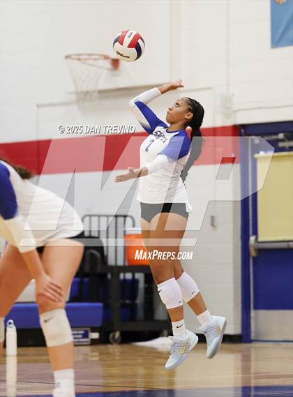 Thumbnail 3 in Oscar Smith @ Kempsville photogallery.