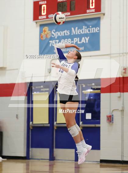 Thumbnail 1 in Oscar Smith @ Kempsville photogallery.