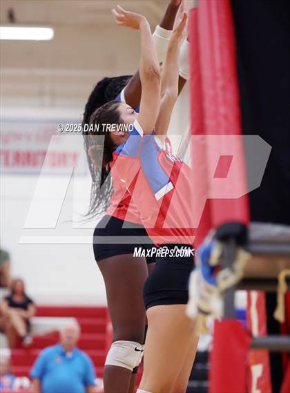 Thumbnail 2 in Oscar Smith @ Kempsville photogallery.