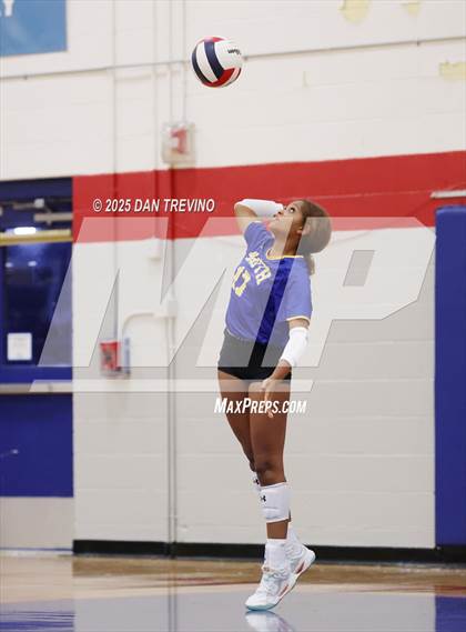 Thumbnail 1 in Oscar Smith @ Kempsville photogallery.