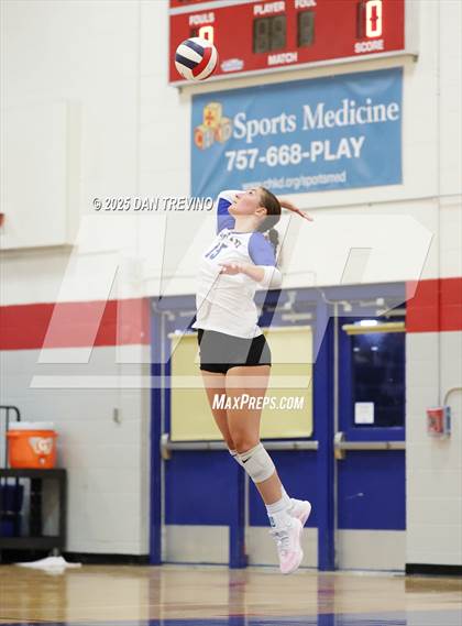 Thumbnail 3 in Oscar Smith @ Kempsville photogallery.