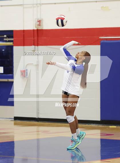 Thumbnail 2 in Oscar Smith @ Kempsville photogallery.