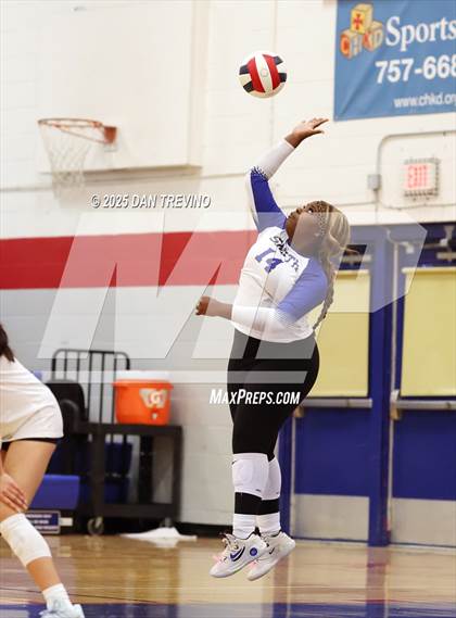 Thumbnail 1 in Oscar Smith @ Kempsville photogallery.