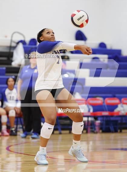 Thumbnail 3 in Oscar Smith @ Kempsville photogallery.