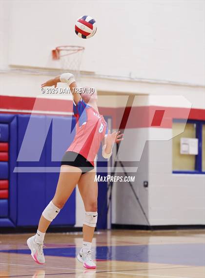 Thumbnail 1 in Oscar Smith @ Kempsville photogallery.