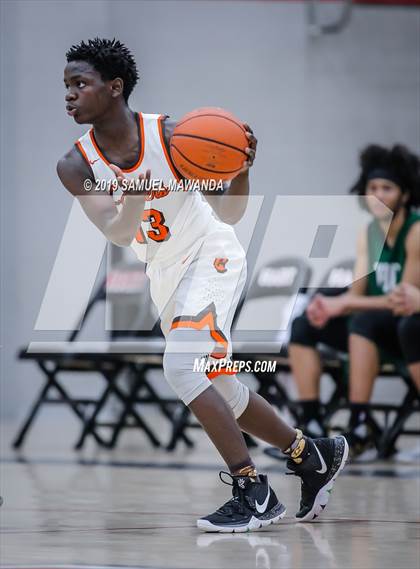 Thumbnail 3 in Grant vs Granada Hills Charter (Hart Holiday Classic) photogallery.