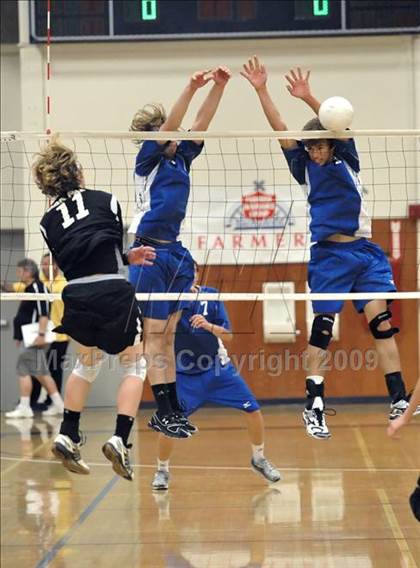 Thumbnail 2 in Norco vs. Oak Park (CIF SS D3 Final) photogallery.