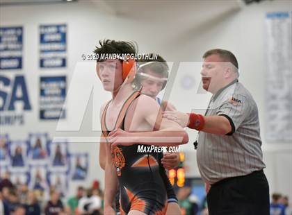 Thumbnail 2 in IHSA 1A Wrestling Sectionals photogallery.