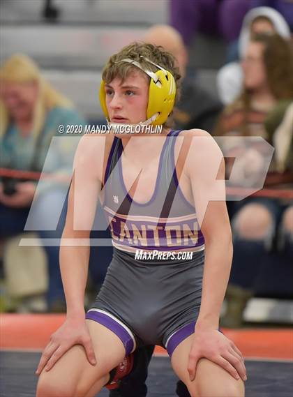 Thumbnail 2 in IHSA 1A Wrestling Sectionals photogallery.