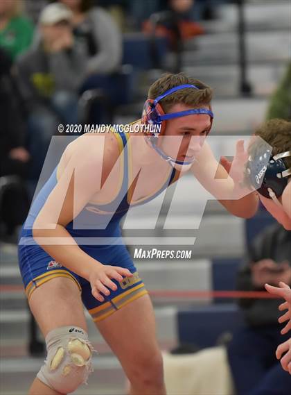 Thumbnail 3 in IHSA 1A Wrestling Sectionals photogallery.