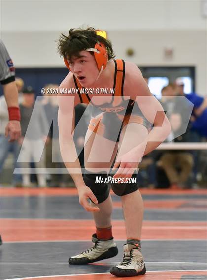 Thumbnail 2 in IHSA 1A Wrestling Sectionals photogallery.