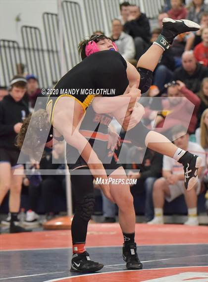 Thumbnail 3 in IHSA 1A Wrestling Sectionals photogallery.