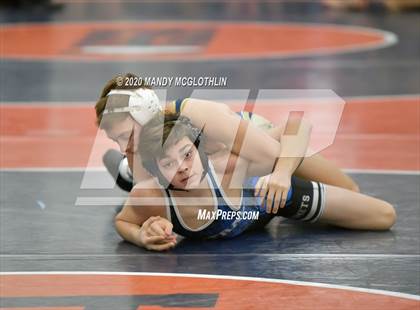 Thumbnail 2 in IHSA 1A Wrestling Sectionals photogallery.