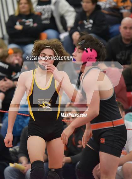 Thumbnail 3 in IHSA 1A Wrestling Sectionals photogallery.