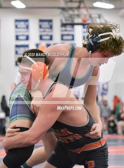 Thumbnail 3 in IHSA 1A Wrestling Sectionals photogallery.