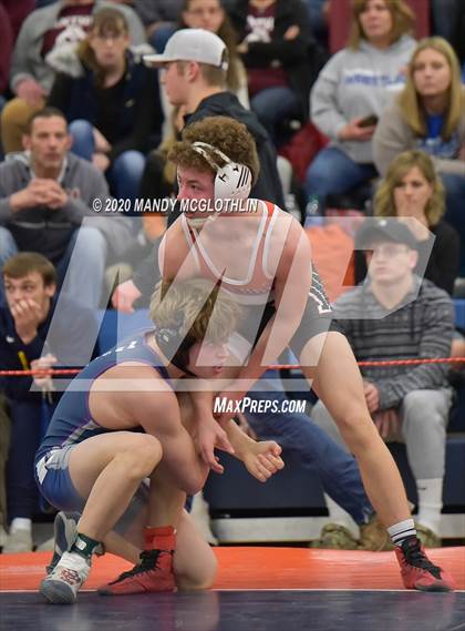 Thumbnail 3 in IHSA 1A Wrestling Sectionals photogallery.
