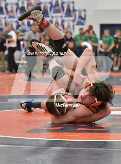 Thumbnail 2 in IHSA 1A Wrestling Sectionals photogallery.