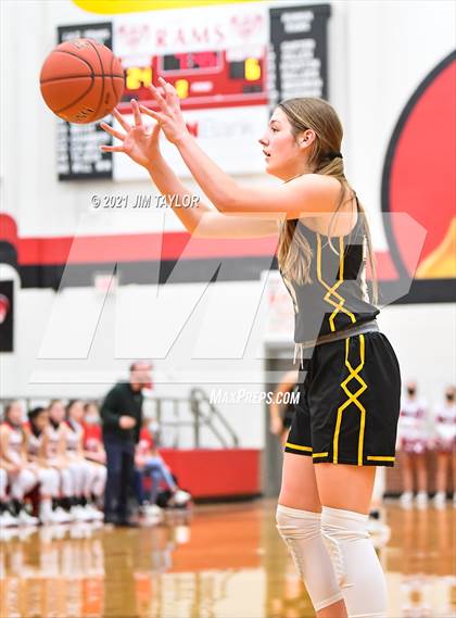 Thumbnail 2 in Muenster vs Cisco (UIL Regional semifinal) photogallery.
