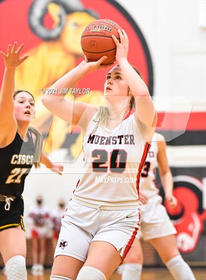 Thumbnail 3 in Muenster vs Cisco (UIL Regional semifinal) photogallery.