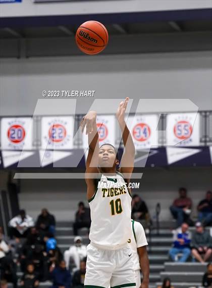 Thumbnail 3 in Indianapolis Crispus Attucks vs. Center Grove (Sneakers for Santa Shootout) photogallery.