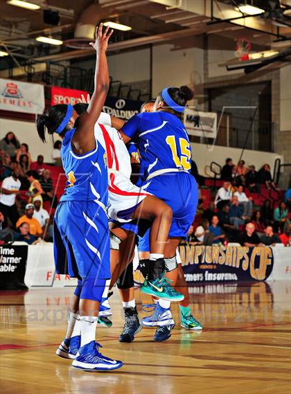 Thumbnail 2 in Serra vs. St. Bernard (CIF SoCal Regional D4 Final) photogallery.