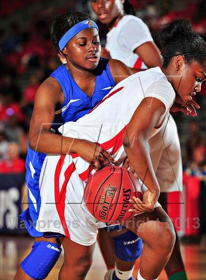 Thumbnail 1 in Serra vs. St. Bernard (CIF SoCal Regional D4 Final) photogallery.