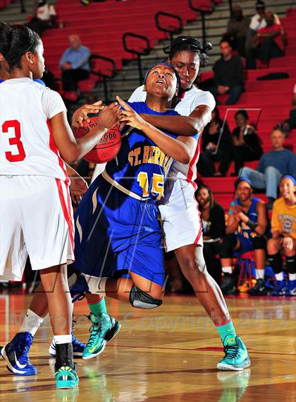 Thumbnail 1 in Serra vs. St. Bernard (CIF SoCal Regional D4 Final) photogallery.