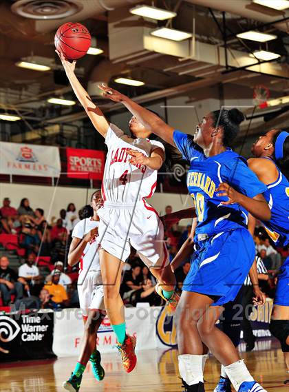 Thumbnail 1 in Serra vs. St. Bernard (CIF SoCal Regional D4 Final) photogallery.