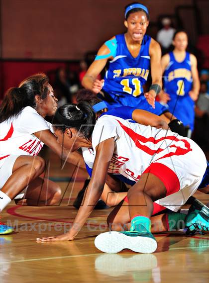 Thumbnail 3 in Serra vs. St. Bernard (CIF SoCal Regional D4 Final) photogallery.