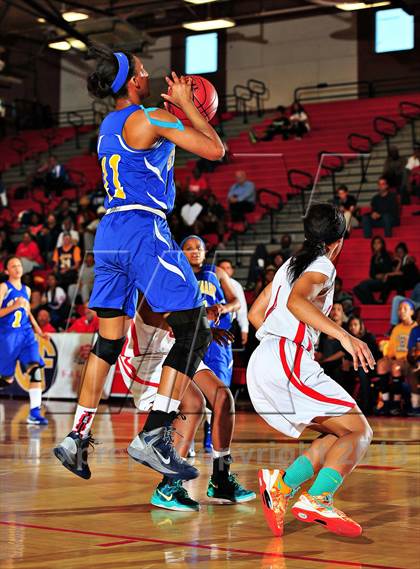 Thumbnail 2 in Serra vs. St. Bernard (CIF SoCal Regional D4 Final) photogallery.