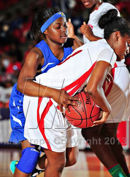 Thumbnail 3 in Serra vs. St. Bernard (CIF SoCal Regional D4 Final) photogallery.