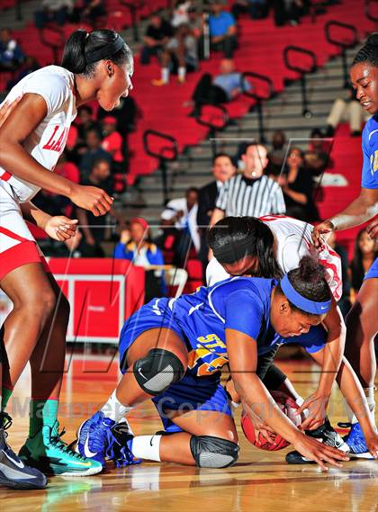 Thumbnail 3 in Serra vs. St. Bernard (CIF SoCal Regional D4 Final) photogallery.