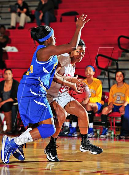 Thumbnail 1 in Serra vs. St. Bernard (CIF SoCal Regional D4 Final) photogallery.