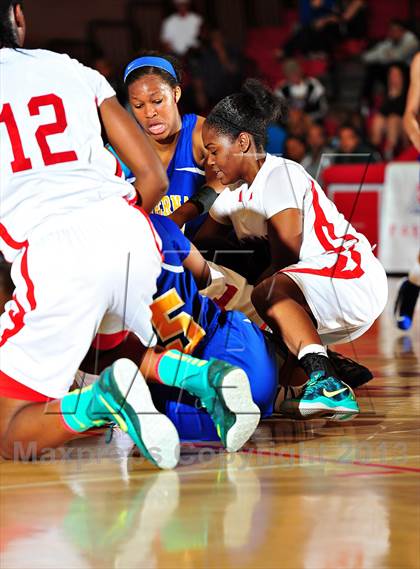Thumbnail 1 in Serra vs. St. Bernard (CIF SoCal Regional D4 Final) photogallery.