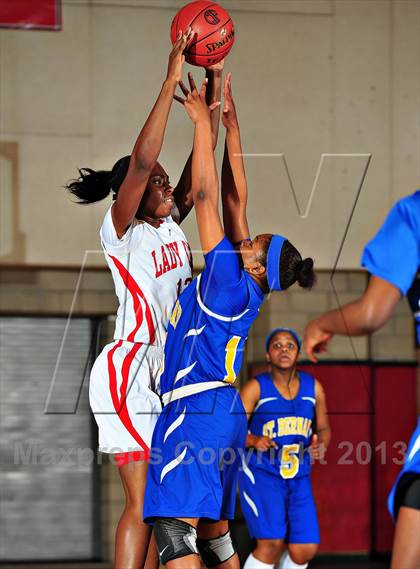Thumbnail 2 in Serra vs. St. Bernard (CIF SoCal Regional D4 Final) photogallery.