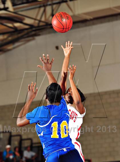 Thumbnail 1 in Serra vs. St. Bernard (CIF SoCal Regional D4 Final) photogallery.