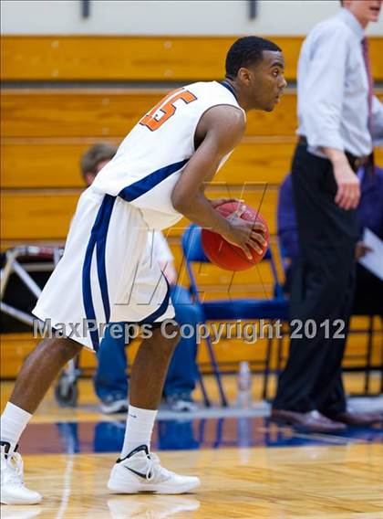Thumbnail 1 in Brandeis vs. Clark (UIL 5A Regional Quarterfinal) photogallery.