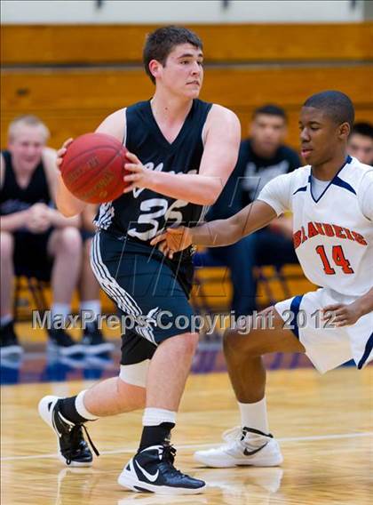 Thumbnail 1 in Brandeis vs. Clark (UIL 5A Regional Quarterfinal) photogallery.