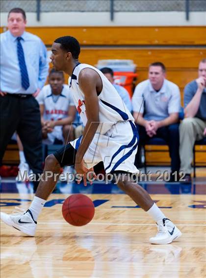 Thumbnail 2 in Brandeis vs. Clark (UIL 5A Regional Quarterfinal) photogallery.
