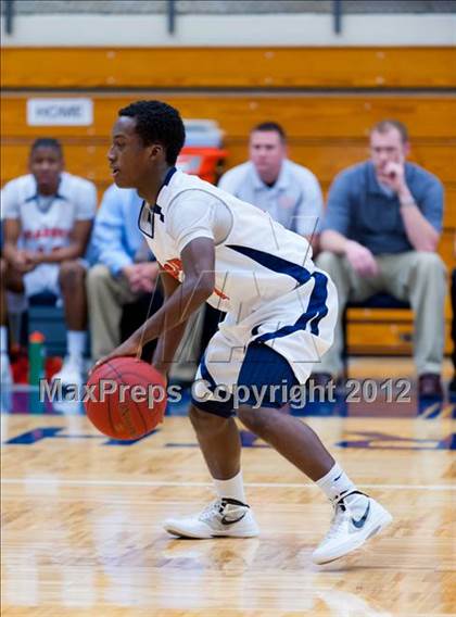 Thumbnail 2 in Brandeis vs. Clark (UIL 5A Regional Quarterfinal) photogallery.