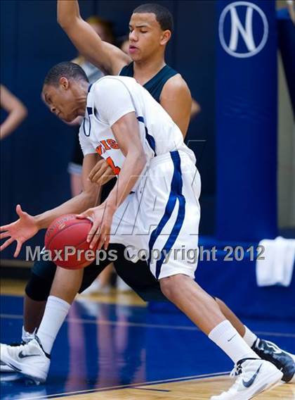 Thumbnail 2 in Brandeis vs. Clark (UIL 5A Regional Quarterfinal) photogallery.