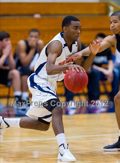 Thumbnail 3 in Brandeis vs. Clark (UIL 5A Regional Quarterfinal) photogallery.