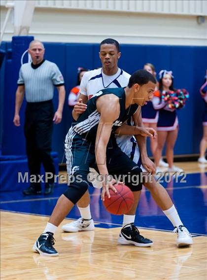 Thumbnail 3 in Brandeis vs. Clark (UIL 5A Regional Quarterfinal) photogallery.