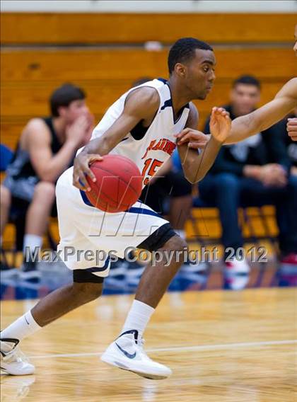 Thumbnail 2 in Brandeis vs. Clark (UIL 5A Regional Quarterfinal) photogallery.
