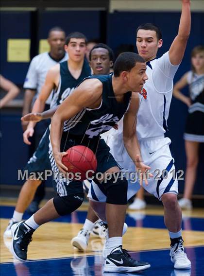 Thumbnail 2 in Brandeis vs. Clark (UIL 5A Regional Quarterfinal) photogallery.