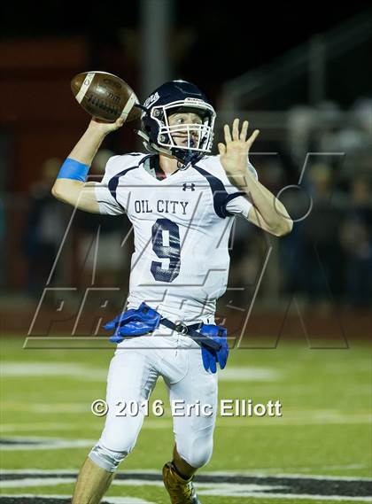 Thumbnail 2 in Oil City vs Franklin photogallery.