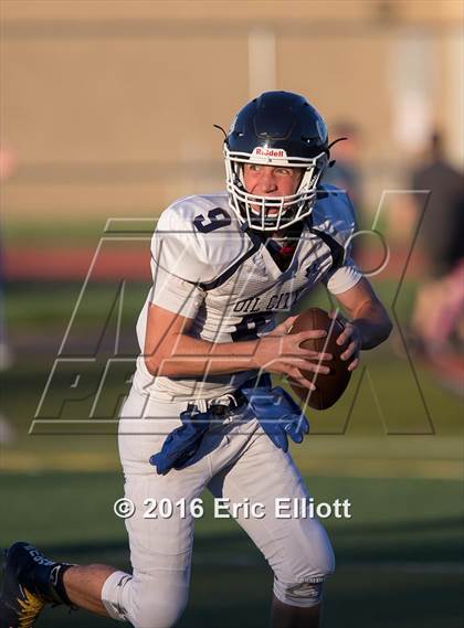 Thumbnail 2 in Oil City vs Franklin photogallery.