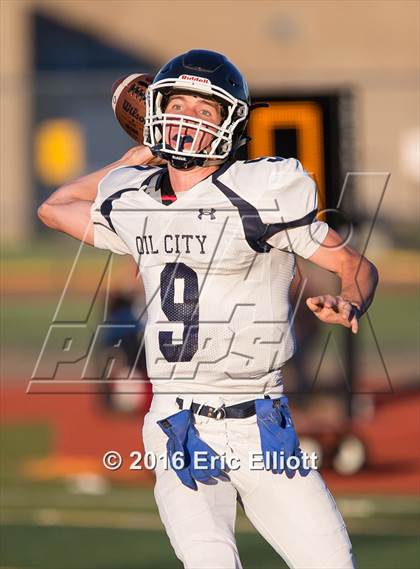 Thumbnail 1 in Oil City vs Franklin photogallery.