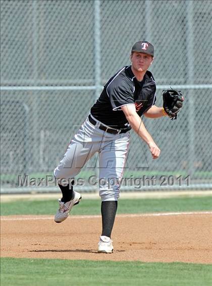 Thumbnail 1 in Berkner vs. Lee (Yellow Rose Classic) photogallery.