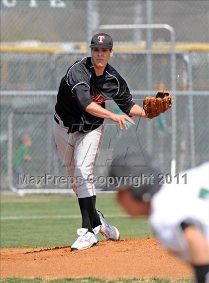 Thumbnail 1 in Berkner vs. Lee (Yellow Rose Classic) photogallery.